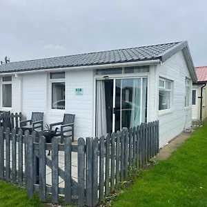 https://stunning-one-bed-modern-contemporary-chalet.yorkshirehotels.net